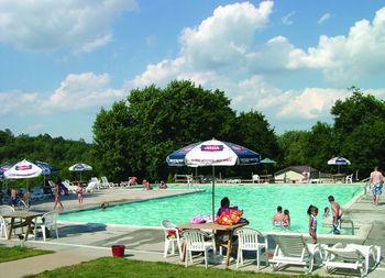 Circle M Rv & Camping Resort - Caravan Park Millersville 外观 照片