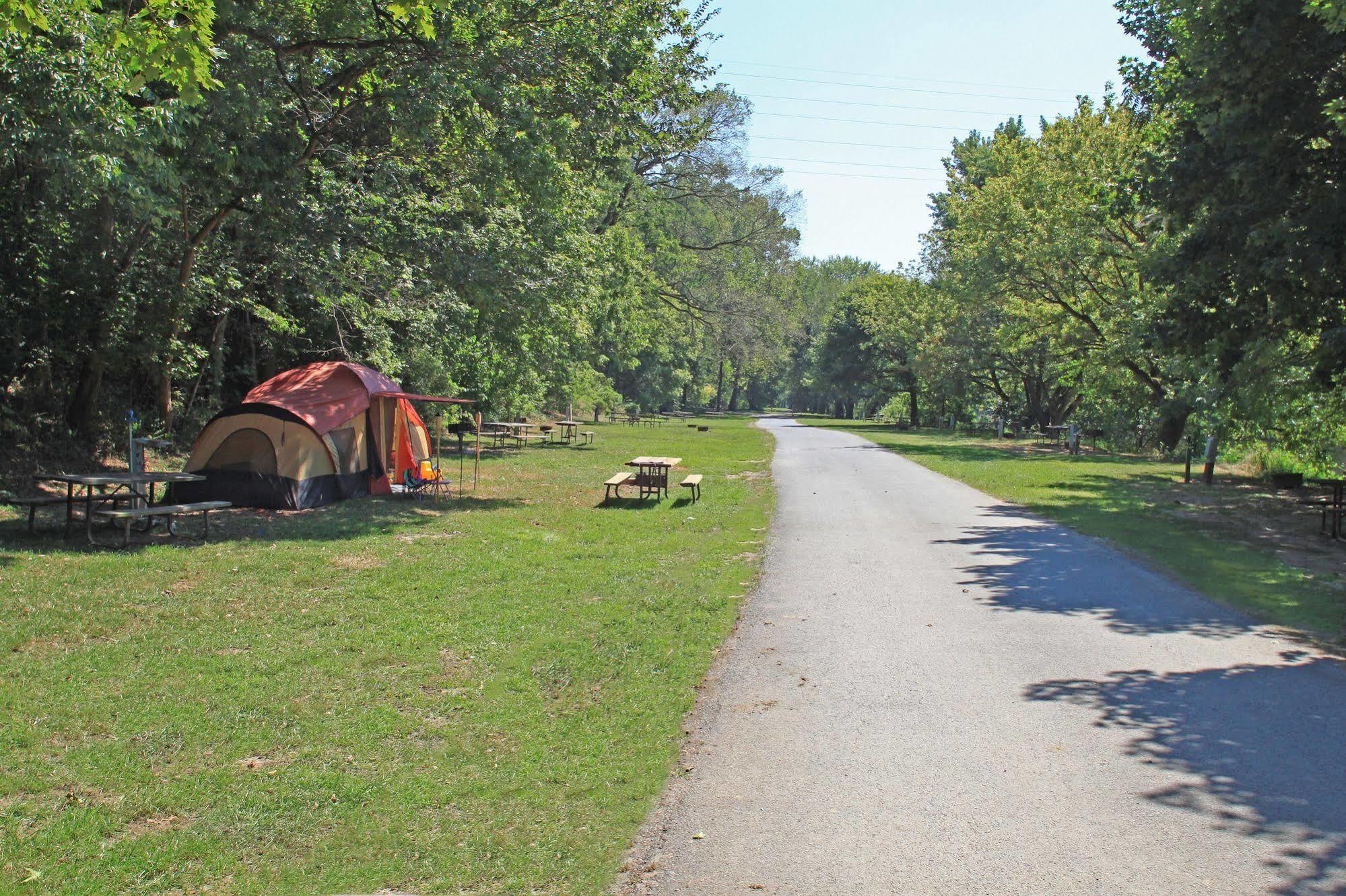 Circle M Rv & Camping Resort - Caravan Park Millersville 外观 照片